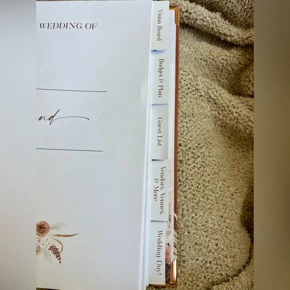 **Brand New** Wedding Planner (Hardcover) - Picture 5 of 15